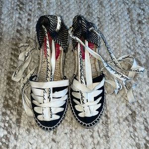 Carolina Herrera wedges blue and white number 38